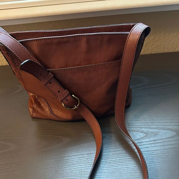 Frye Handbags - Frye Rich Classic Brown Leather Crossbody Bag